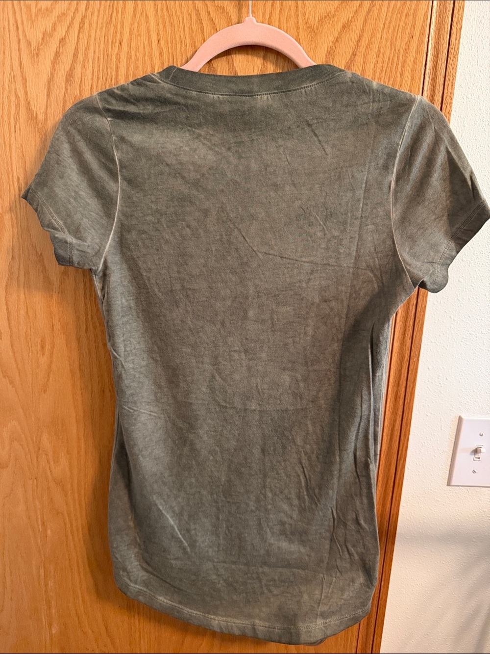 🫶🏼3 for $12!!🫶🏼Wonder Woman Olive Graphic Tee - Short Sleeve Top - Picture 3 of 3